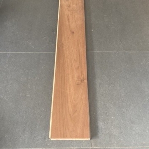 Amerikaans noten multitopfloor 20x180mm gebruikt/geschuurd